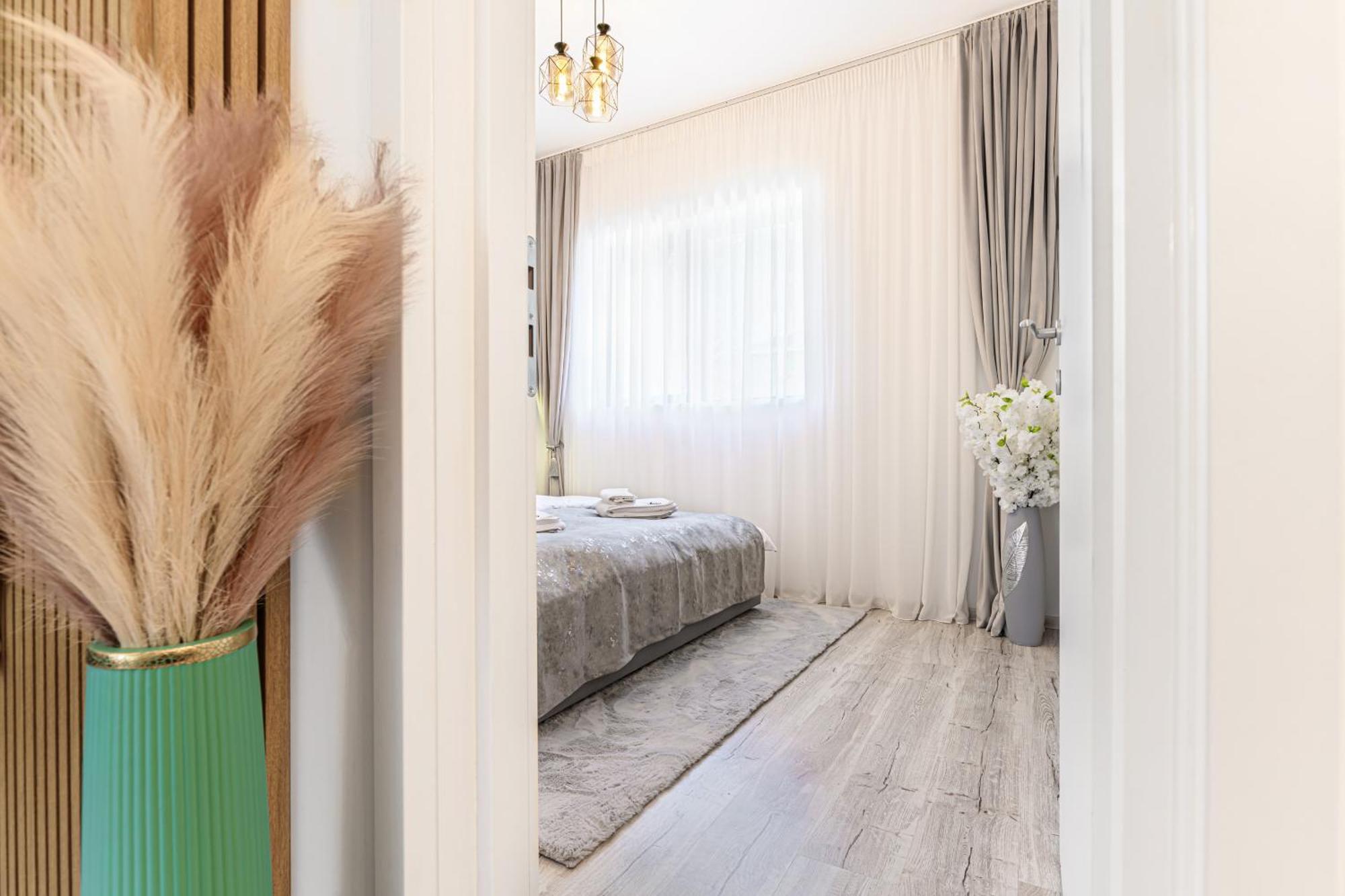 Ama Garden Apartment 부스테니 외부 사진